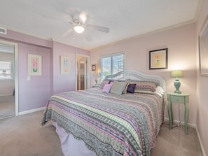 2 bedrooms, free WiFi, bed sheets - BaDaBing | Steps to the Pool + Beach! (Carolina Beach)
