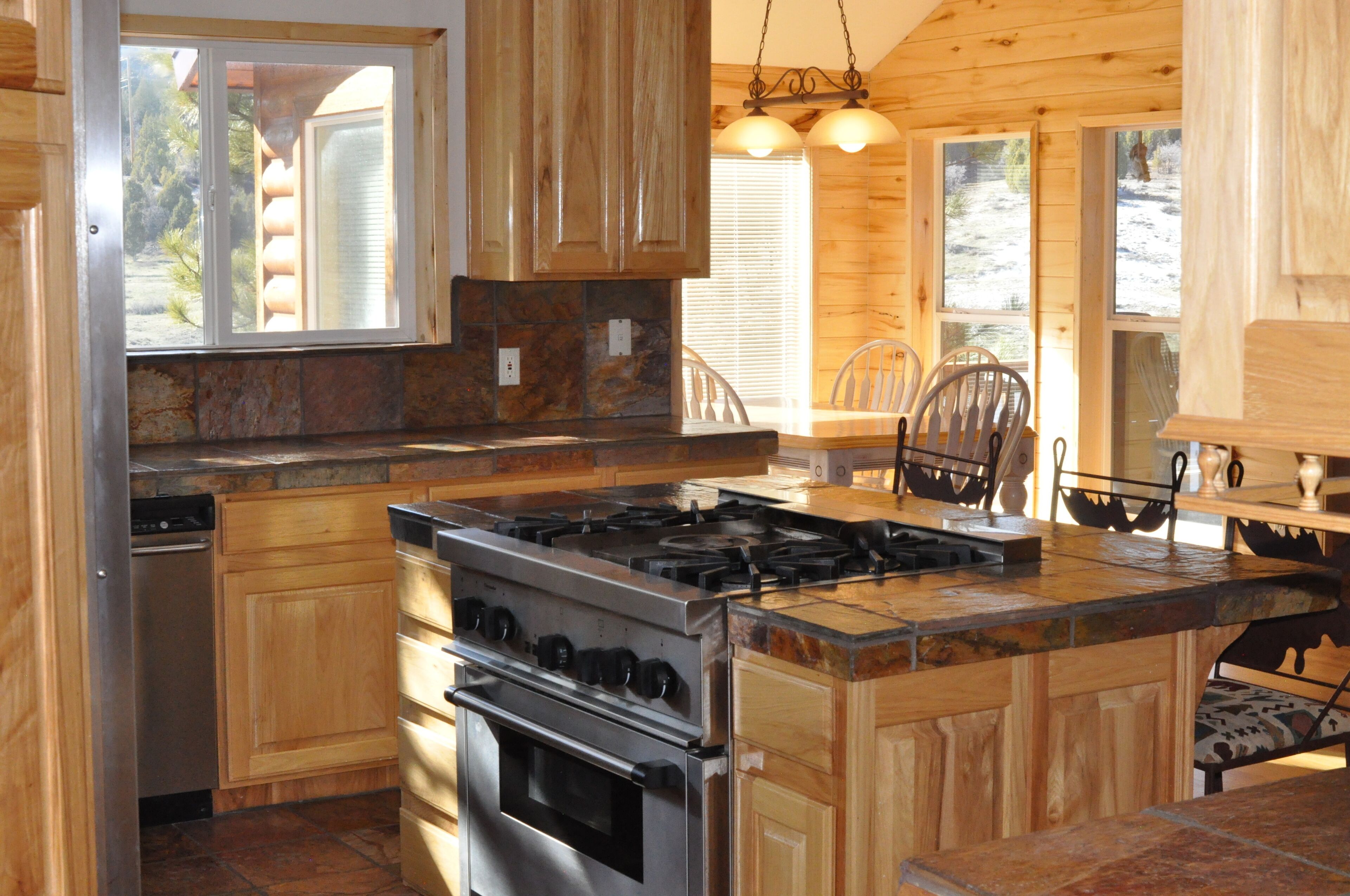 Luxury 4 BR Mountain Home - 35 min to Bryce or Zion - 3 Acres