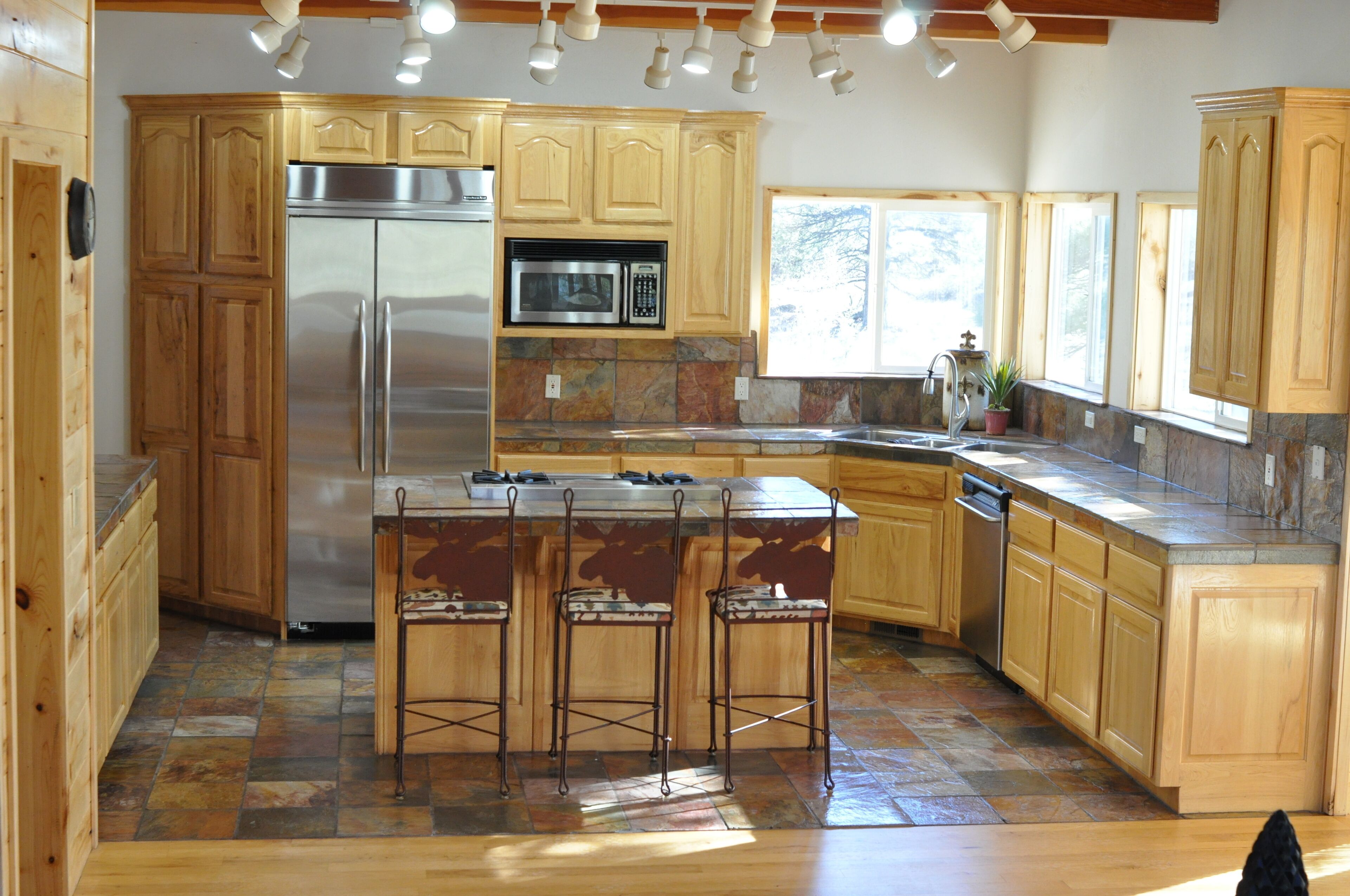 Luxury 4 BR Mountain Home - 35 min to Bryce or Zion - 3 Acres