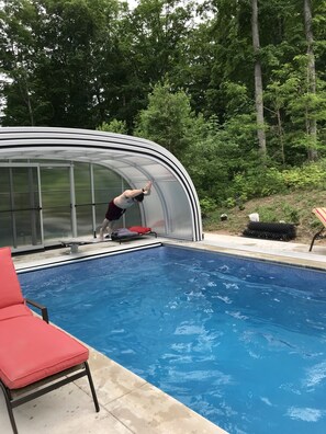 Et oppvarmet basseng