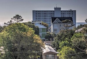 Exterior - Beautiful townhome, golf cart, private elevator, peaking ocean views (Carolina Beach)