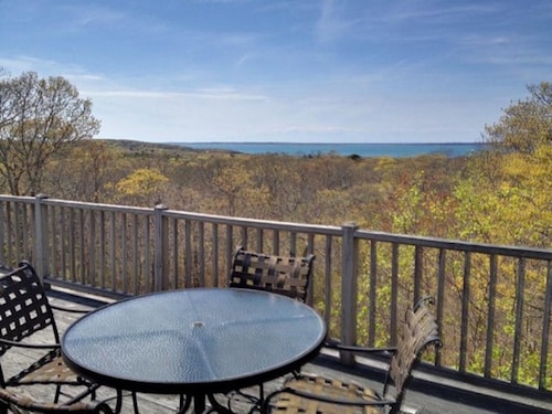 Kaunis Lambertin Cove Home Panoramic Water Views