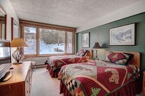 Apartment, 2 Schlafzimmer | 2 Schlafzimmer, laptopgeeigneter Arbeitsplatz, Bügeleisen/Bügelbrett