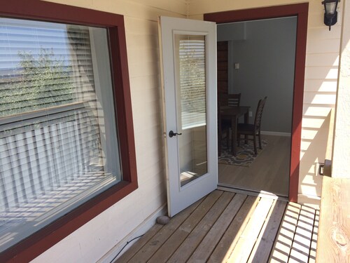 Beautiful 2 Bedroom Downtown Grand Marais w/ Incredible Lake Views