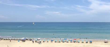 Sur la plage, serviettes de plage