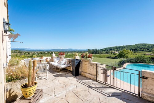 PROVENCE MAS IN A THOUSAND VINEYARDS VIEW ON MONT VENTOUX WITH POOL