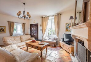 TV, fireplace, DVD player, ping pong