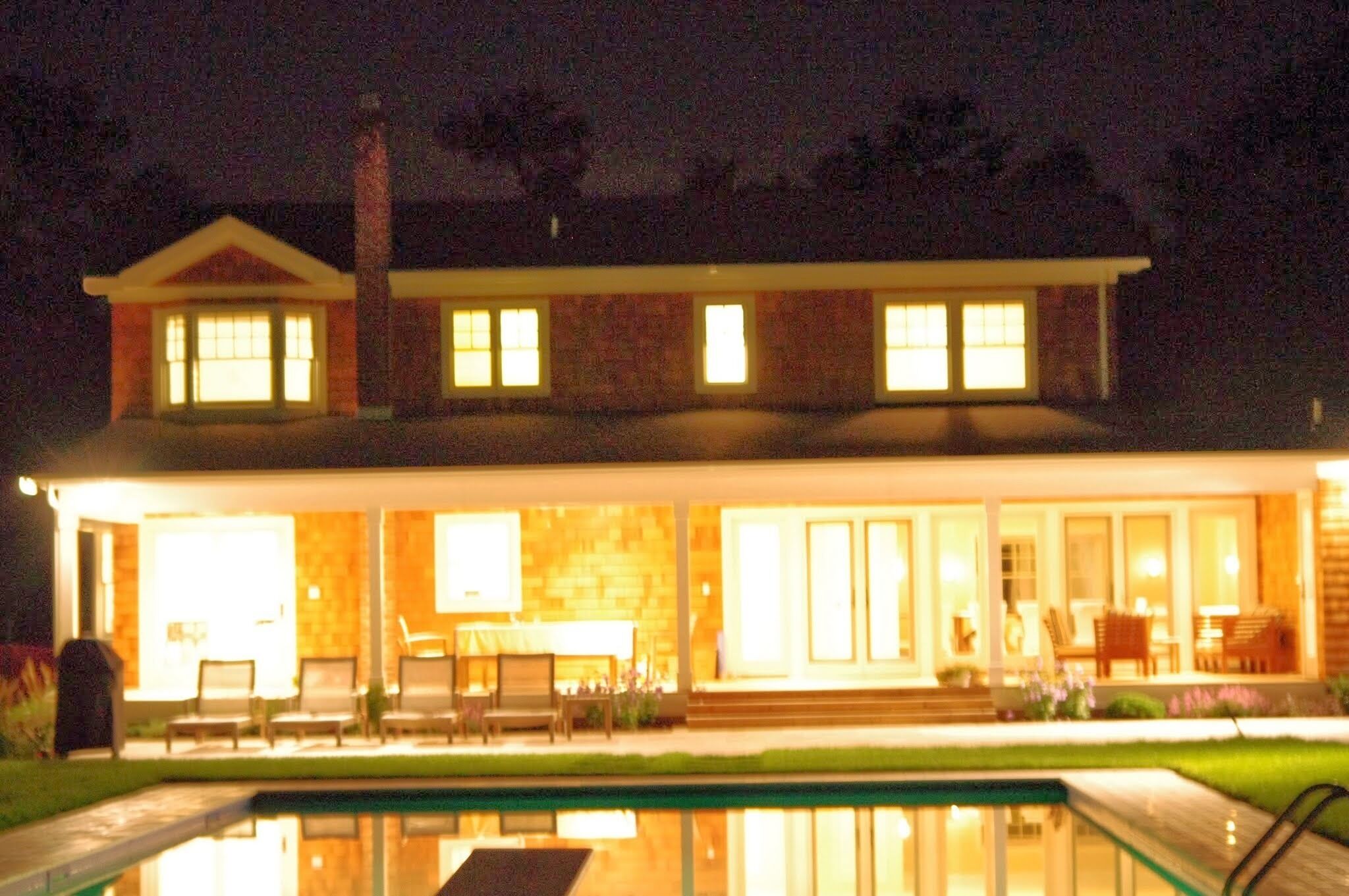 ENJOY A 6 BEDROOM FAMILY HOME IN THE HAMPTONS FOR THE HOLIDAYS