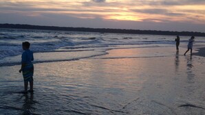 A beach scene with waves and a sunset. - Great Lagoon, Tennis+pool View Townhome W/10min Walk To Golf+Beach+Harbour Town (Hilton Head Island)