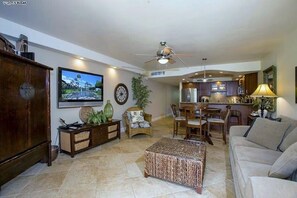 Fernseher, Tischtennisplatte, Bücher