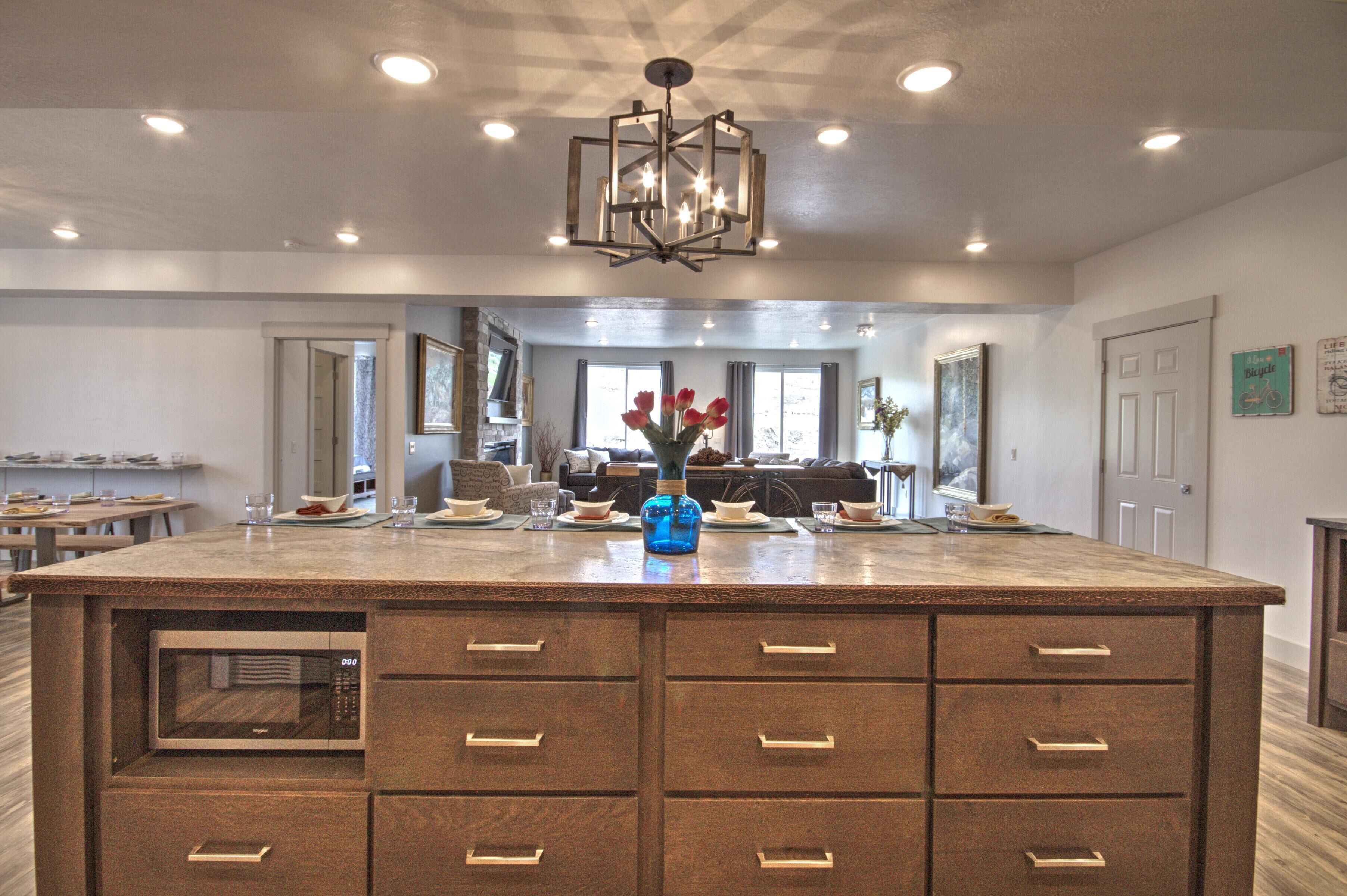 Year-round getaway, Aquamarine at Waterdance with indoor/outdoor pool - Sleeps 26