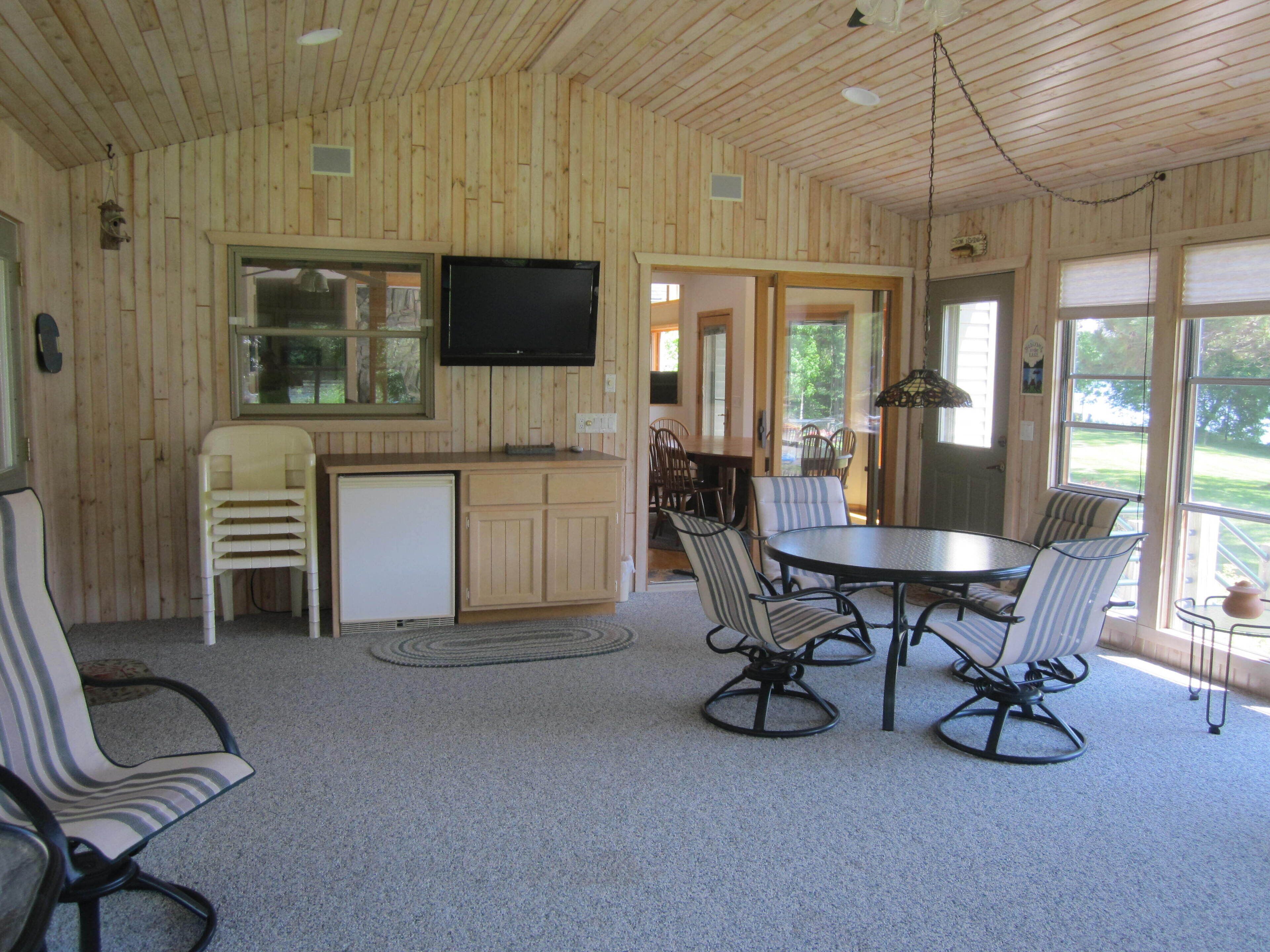 Comfortable home with amazing porch located on Big Sand Lake & Pine Cone Lodge