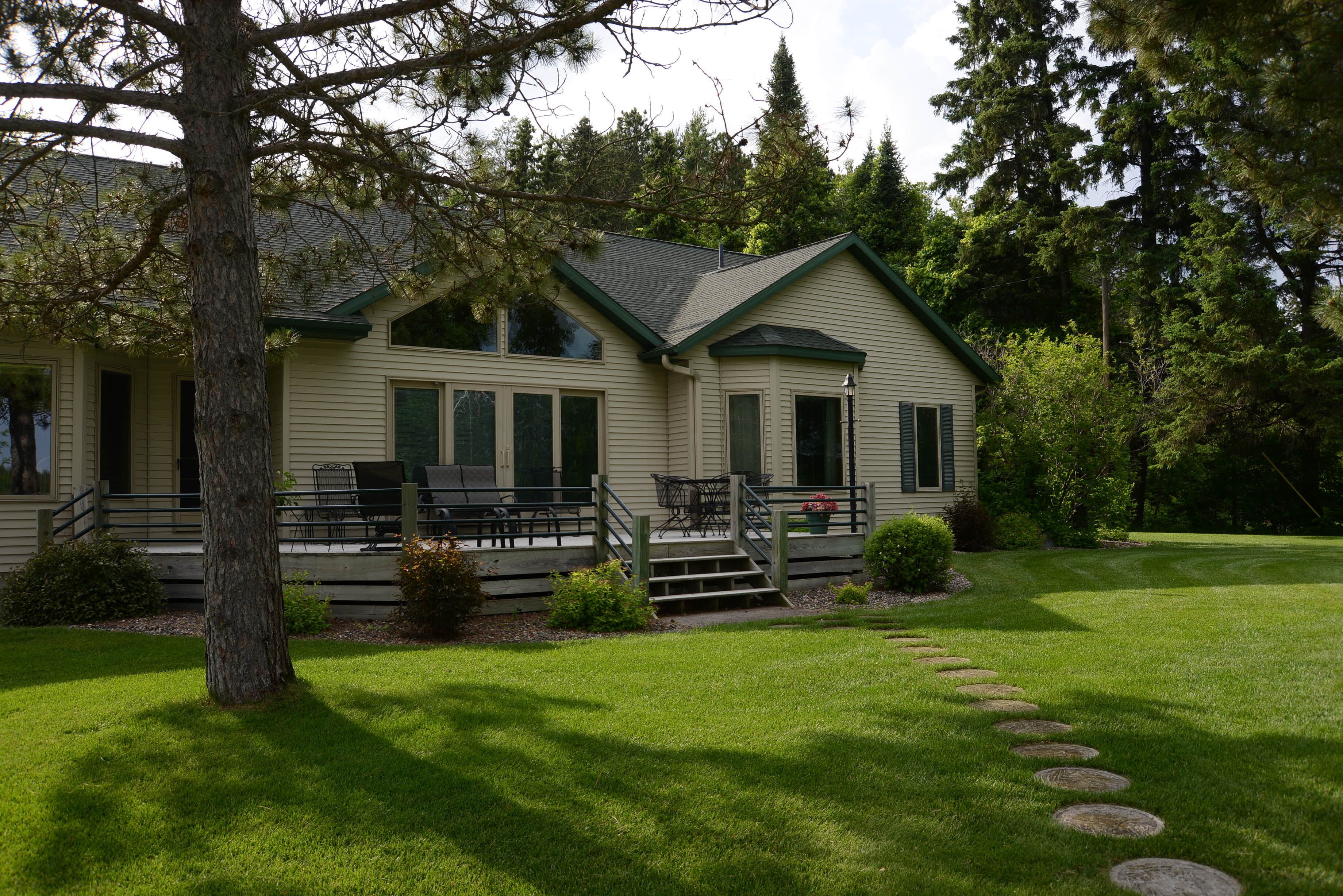 Comfortable home with amazing porch located on Big Sand Lake & Pine Cone Lodge