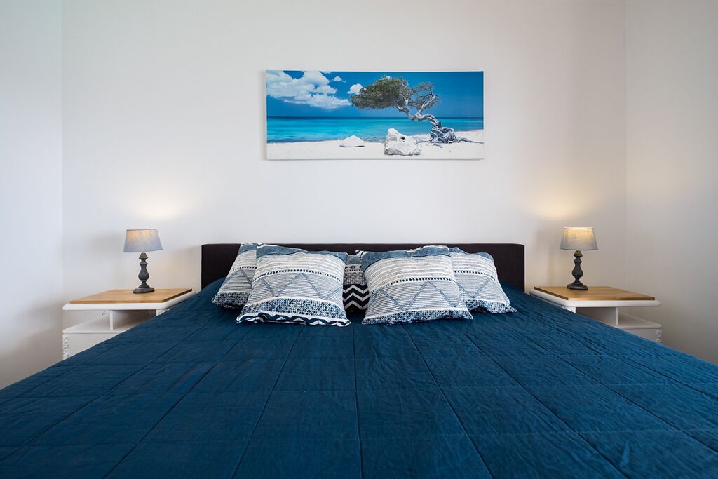 3 bedrooms, in-room safe, iron/ironing board, free WiFi