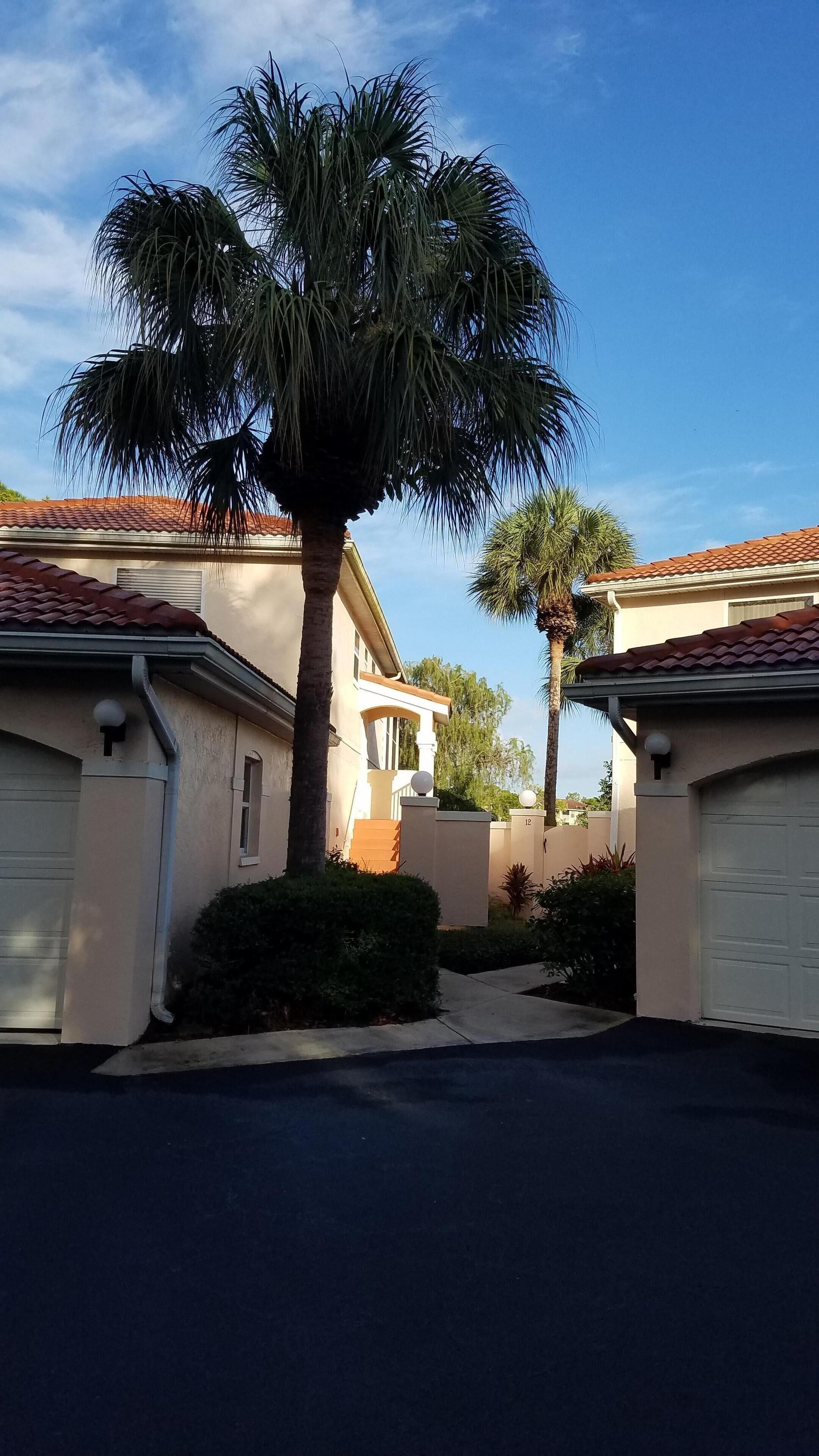 Golfcourse & Lakeview 3 Bedroom/2 Bath Condo