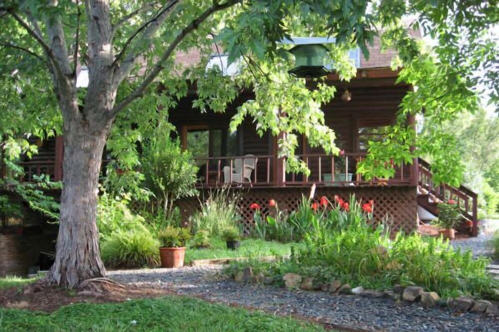 Log Home in a Retreat Setting