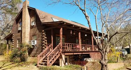 3-bedroom vacation home just 18 minutes from High Rock Lake