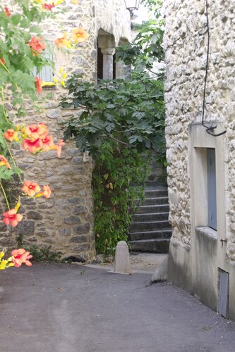 La Maison du Rempart in Lussan, medieval house made with stones of the region