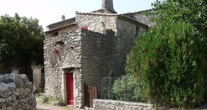 La Maison du Rempart in Lussan, medieval house made with stones of the region