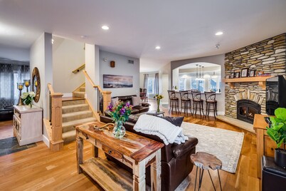 Large Comfortable home with Flatiron views