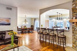Interior - Large Comfortable home with Flatiron views (Boulder)