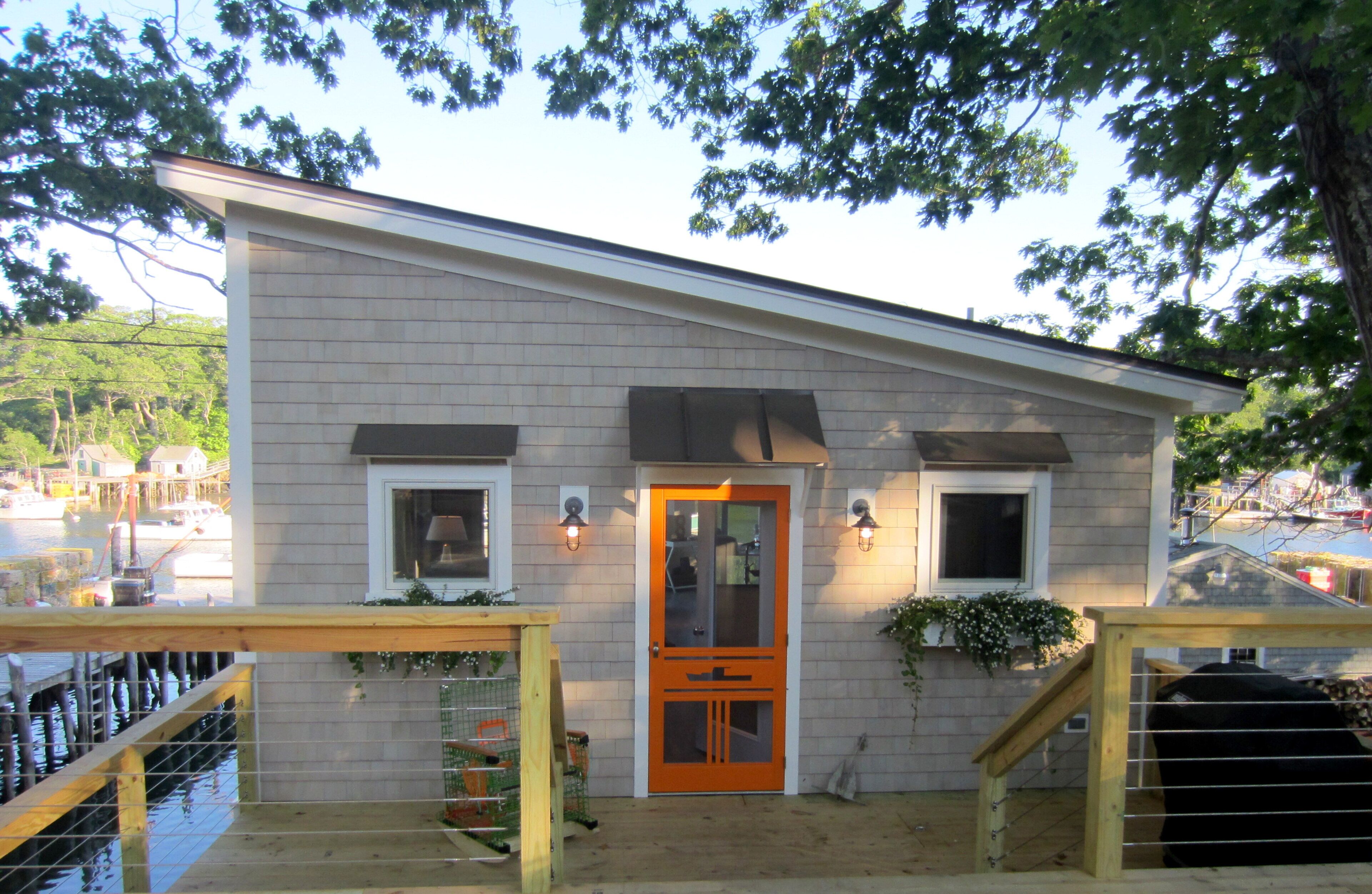 Spectacular Boathouse Cottage Located On A Private Dock In New Harbor