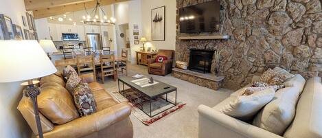 TV connectée, cheminée, lecteur de DVD