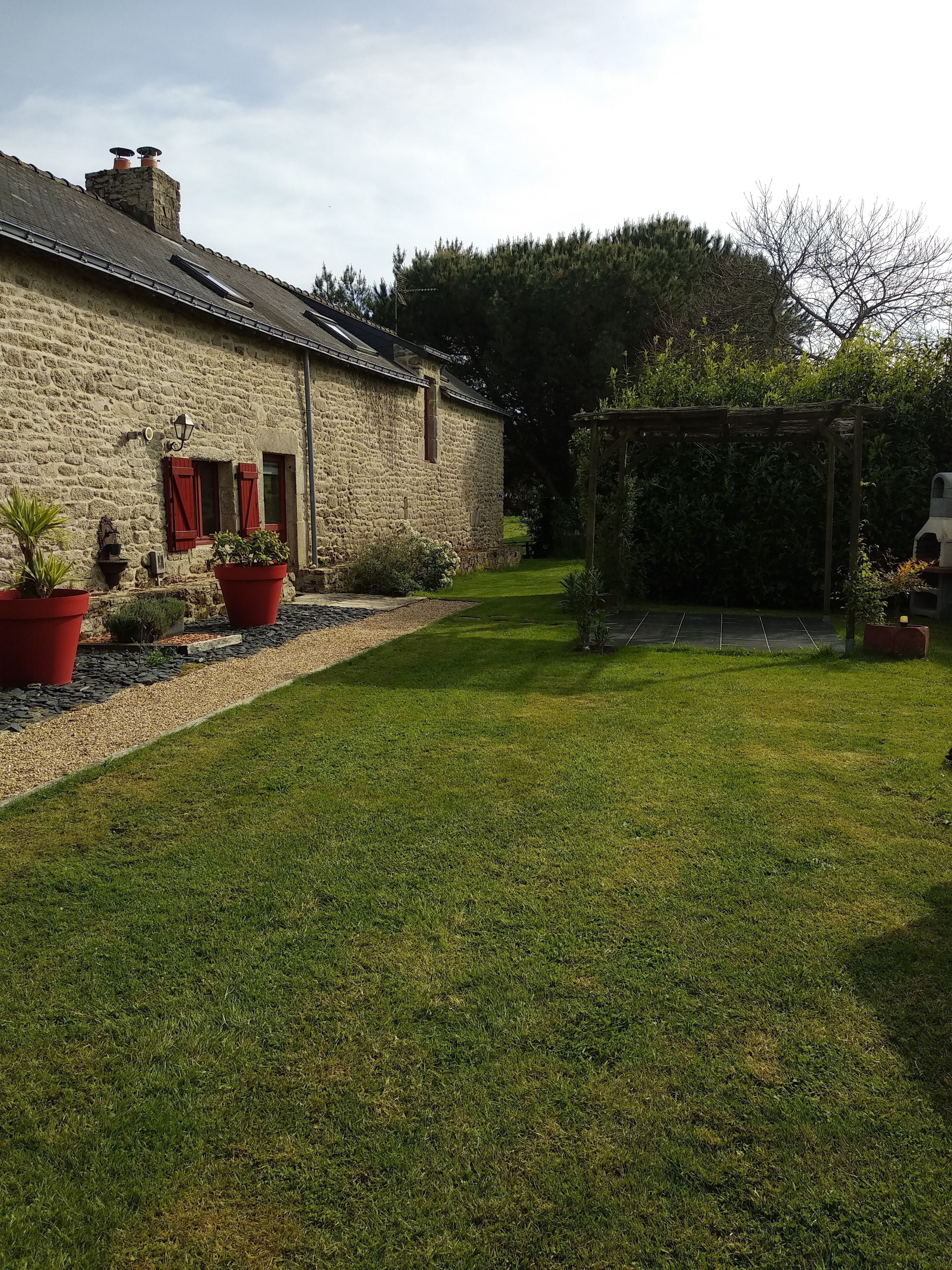 Gîte Maézoù, cozy T2, ground floor in longère, countryside & 13km sea