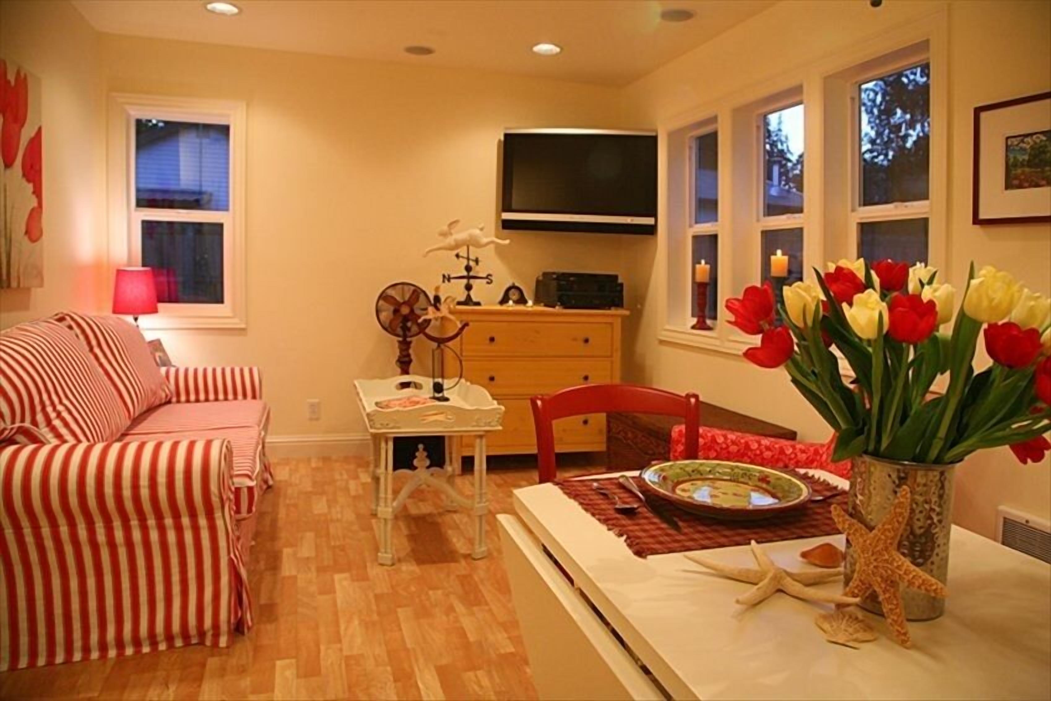 Whidbey Bungalow - Sleeps 12!
