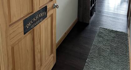 Der St. James Boat Shop im Herzen der Paradise Bay