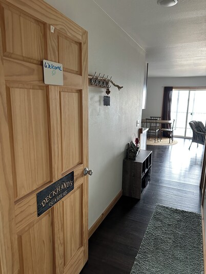 Deckhand's Quarters @The Boat Shop overlooking Paradise Bay