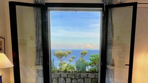 2 عدّة غرف نوم ومكواة/لوح كي وواي فاي وملاءات أسرّة