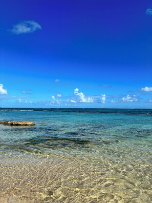 Beach nearby, beach towels - Superb sea view, infinity pool, charm and comfort just a stone's throw from the beach (Le Moule)