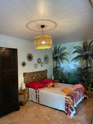 5 bedrooms, in-room safe, desk, iron/ironing board - Superb sea view, infinity pool, charm and comfort just a stone's throw from the beach (Le Moule)