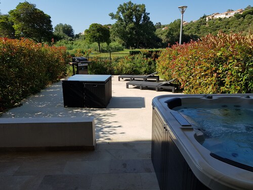 Appart  T2 de 55 m² de terrasse 4ps, clim, jacuzzi...