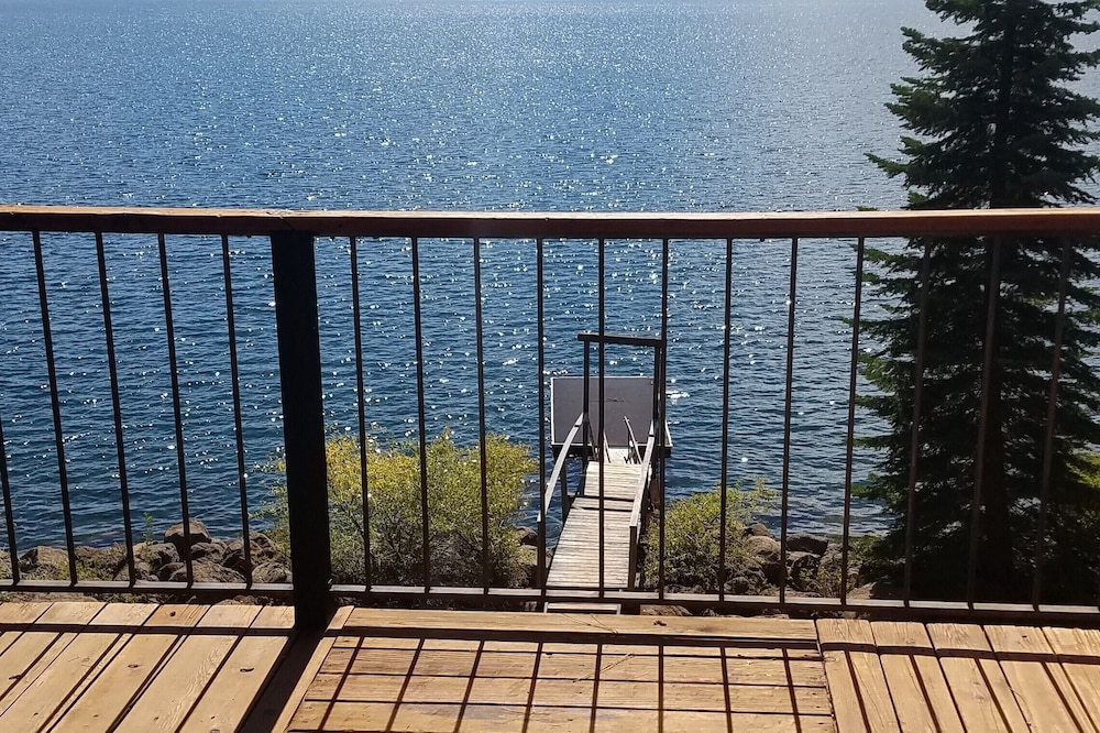 lake-front cabin, beautiful view!