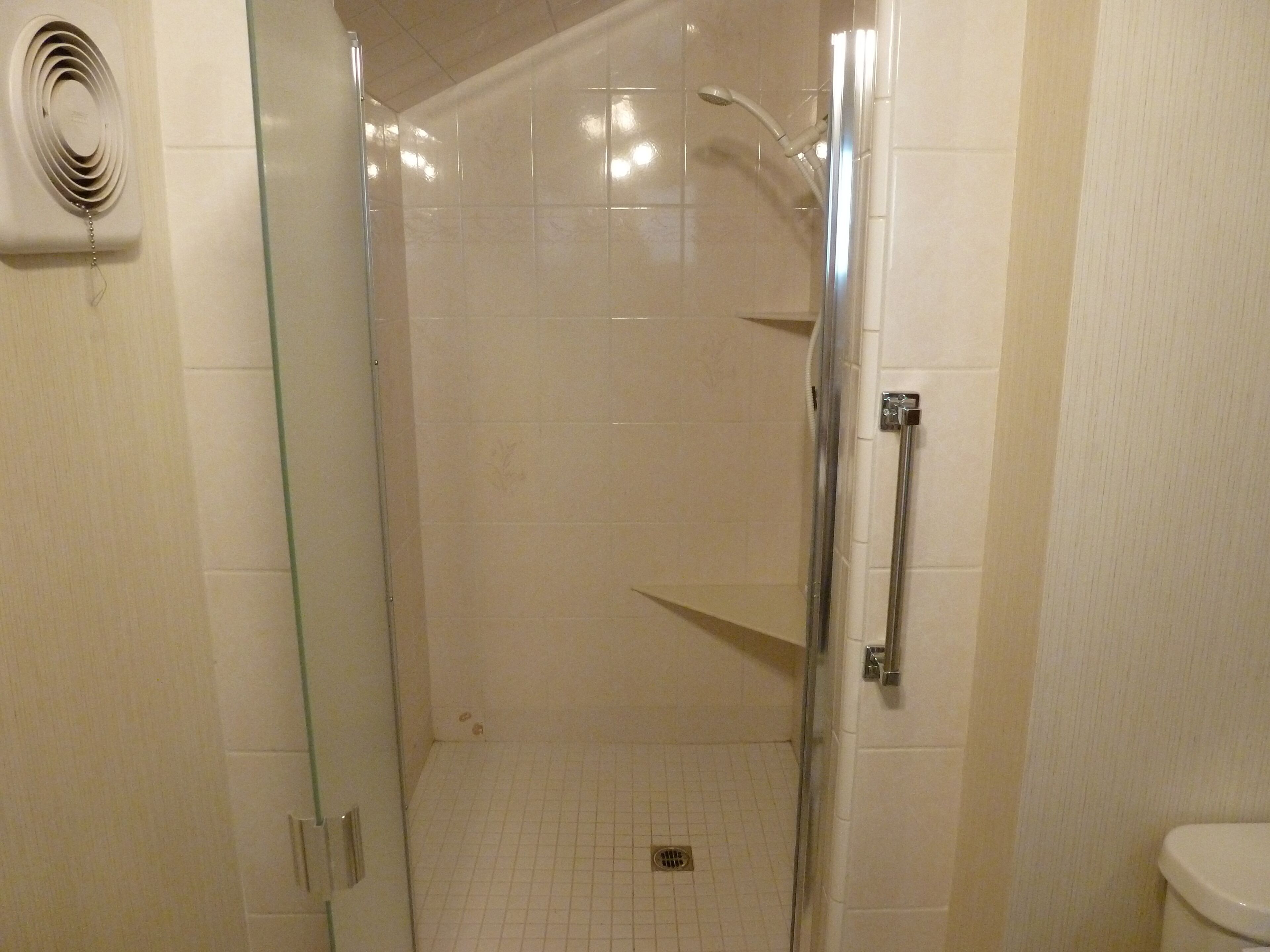 lake-front cabin, beautiful view!