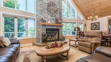 Una televisión, una chimenea, una oficina