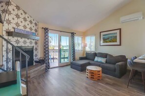 TV, fireplace, offices - OB Loungin 2 - Across the street from Dog Beach! (San Diego)