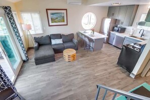 TV, fireplace, offices - OB Loungin 2 - Across the street from Dog Beach! (San Diego)