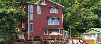 Modern Lakefront home