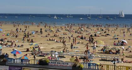 Wohnung gut gelegen, Terrasse mit Meerblick. 50 m. 2-4 Pers