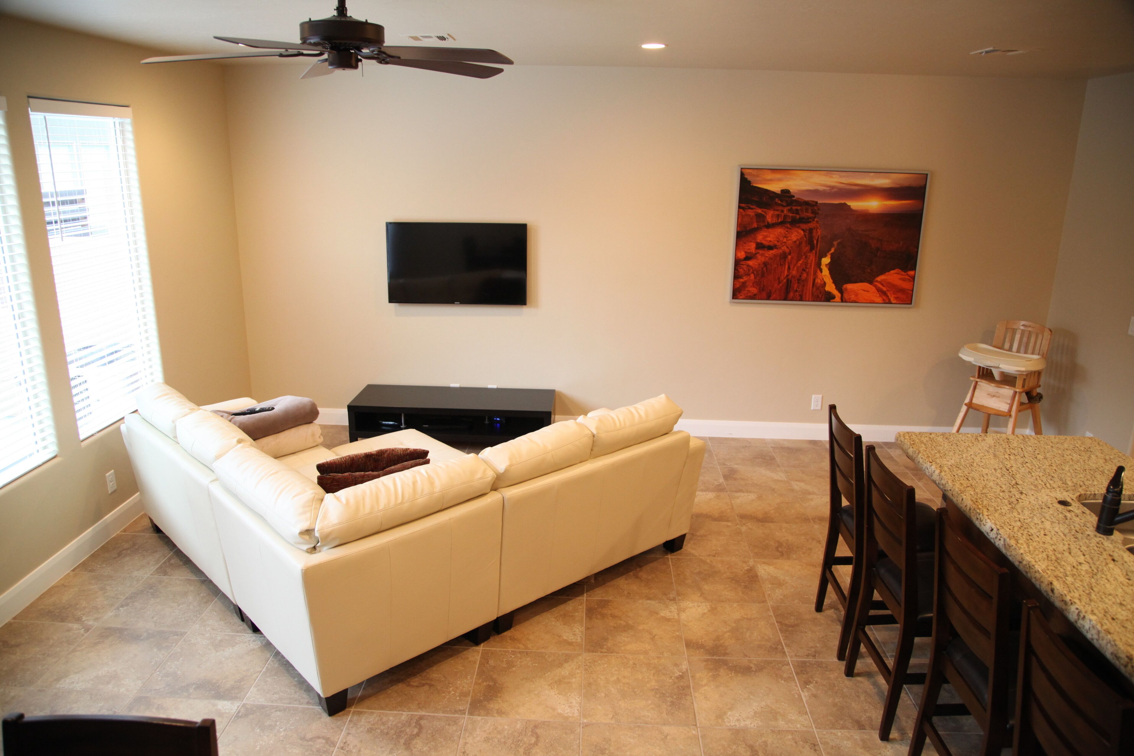 New upscale Southern Utah Getaway (4 bed, 2.5 bath, sleeps 10)