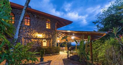 House in Tropical Eden Walking Distance to Beach