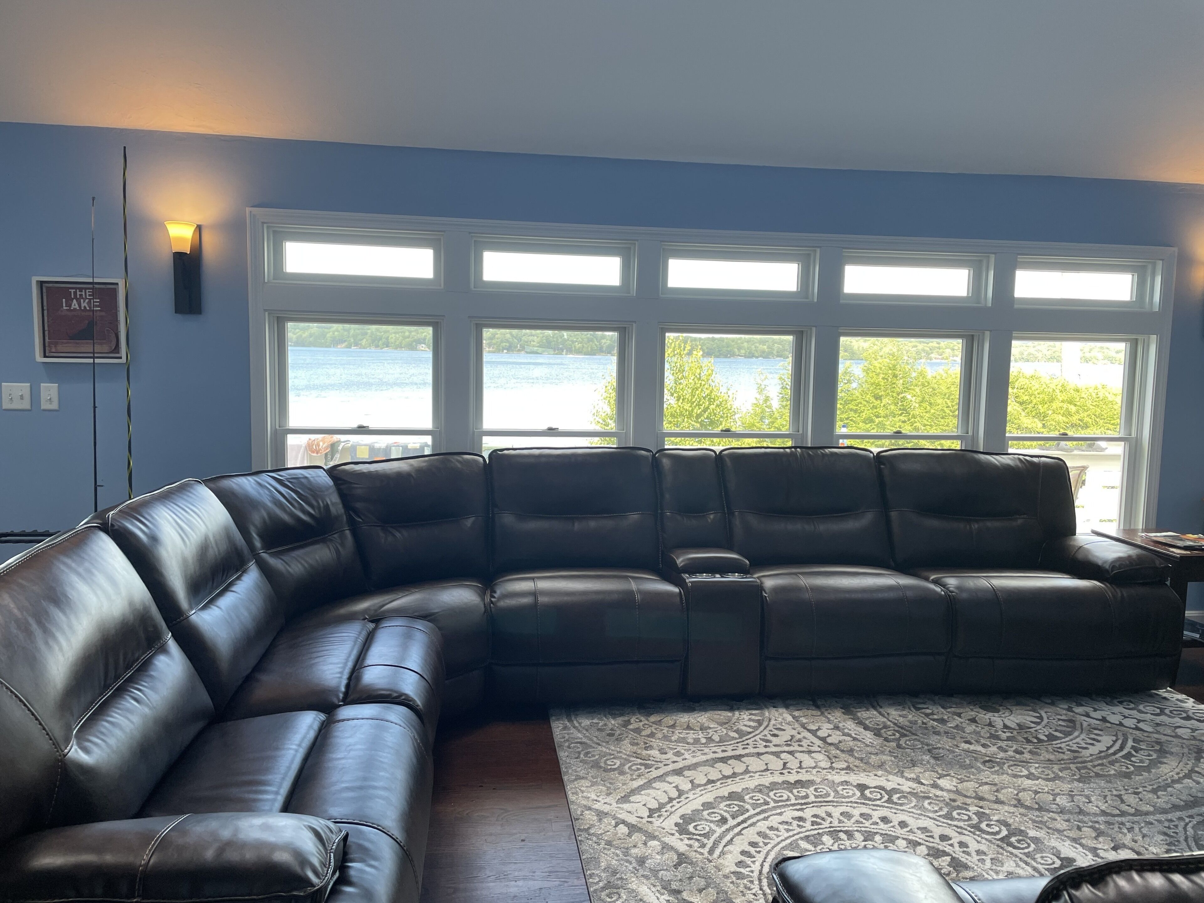 Large Lakefront Home - sleeps 14