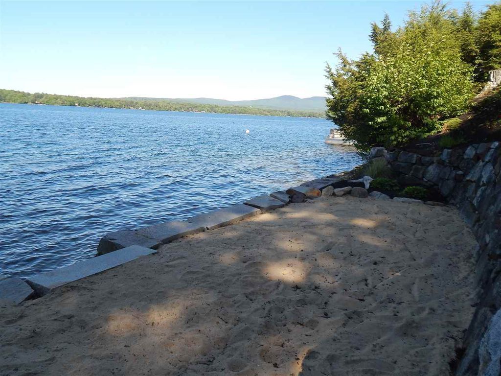 Large Lakefront Home - sleeps 14