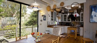 CAMP DAVID ~ A LIGHT FILLED CONTEMPORARY HOME. MINUTES FROM BEACH. SLEEPS 4. 