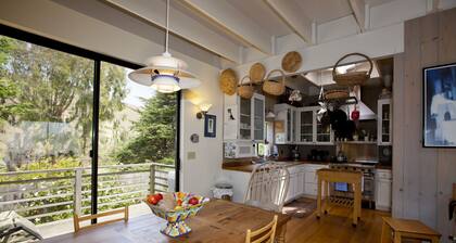 GEM! VALON TÄYTETTÄVÄ NYKYINEN KOTI. NUKKUT 4. Minuuttia rannalta. Wi-Fi!