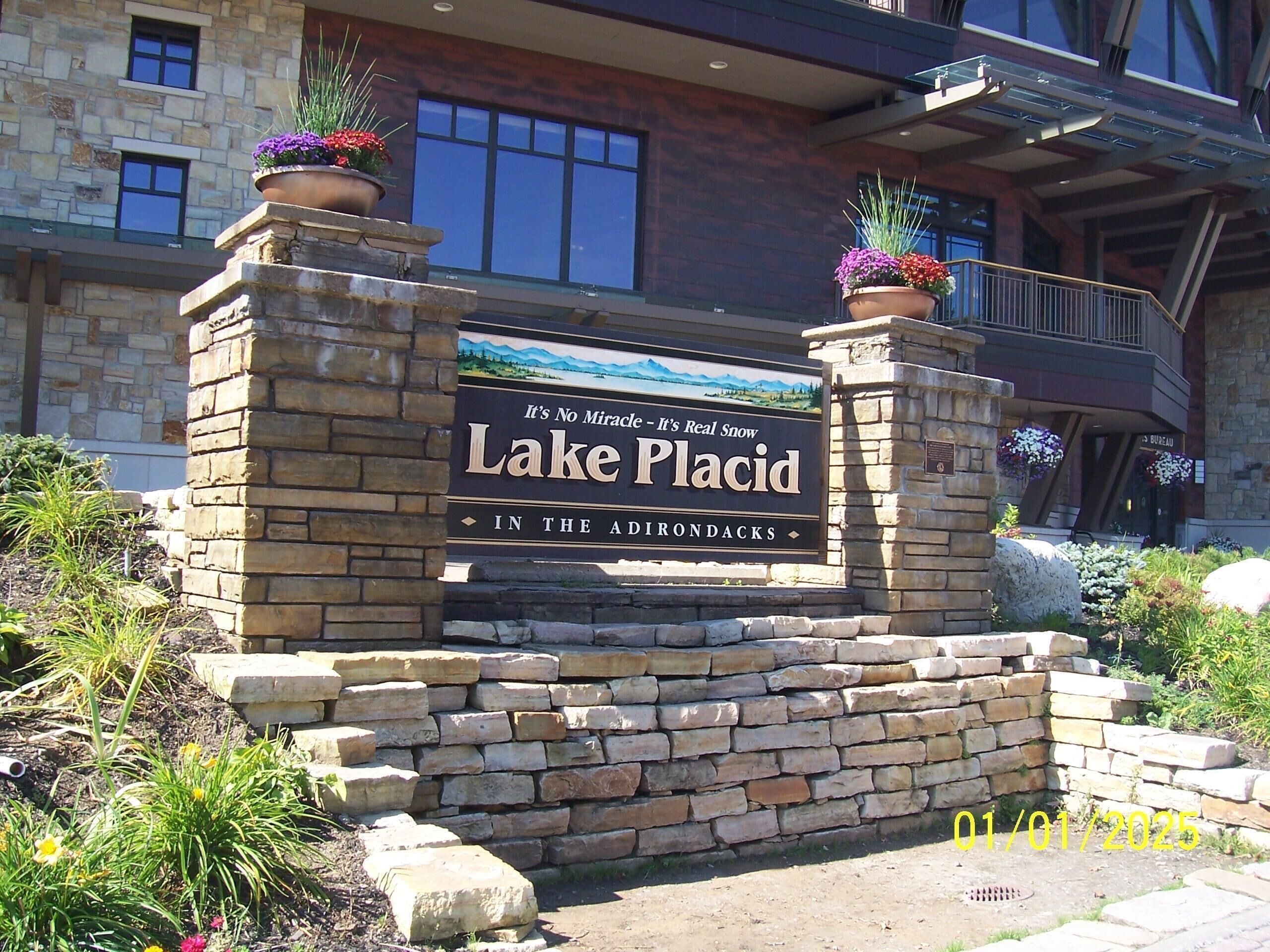 Pinehill 4: Beautiful 3 Bedroom Condo, Sleeps 8, Great Location, In Village, AC!