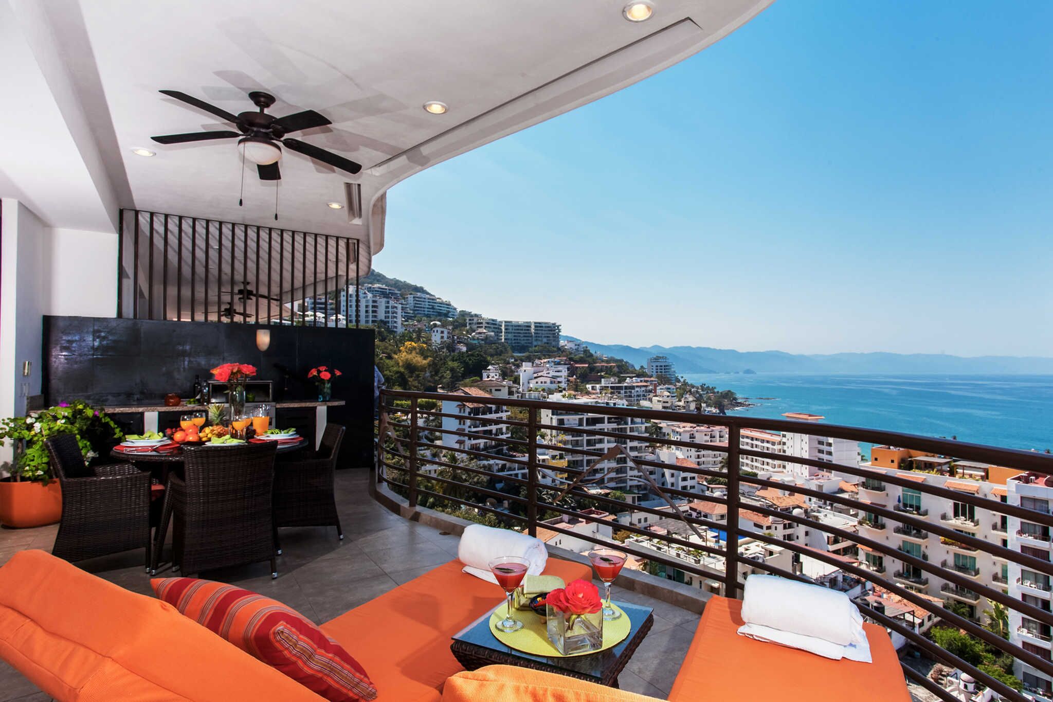 S405 1 bed 1 bath Ocean Front CORNER Suite